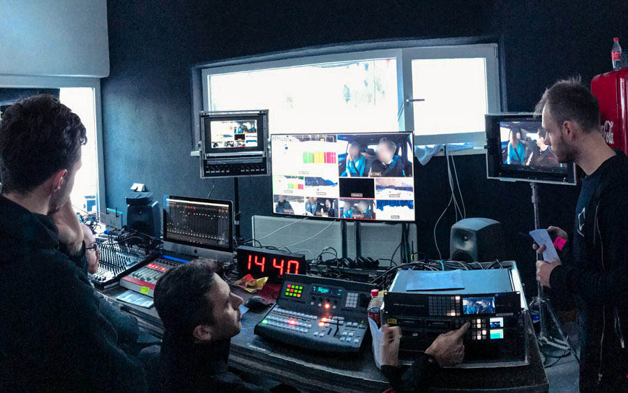 theblackdrone Gmbh Livestream . Broadcast 4K . Regie . FOH . Monitore . Uhr . Technik