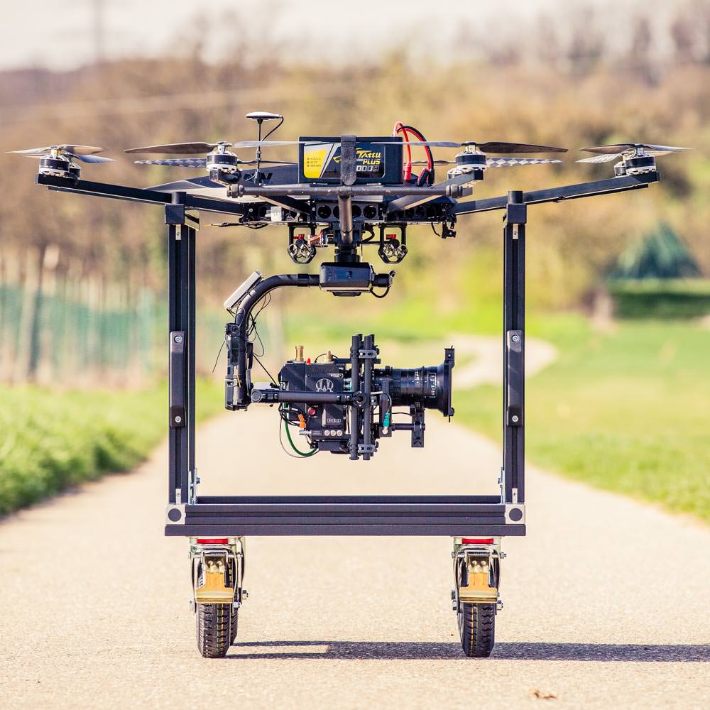 theblackdrone RAWcopter Oktokopter Drohne RED Helium 8K . Angenieux Optimo Zoom RTmotion FIZ control in Freefly Movi Pro