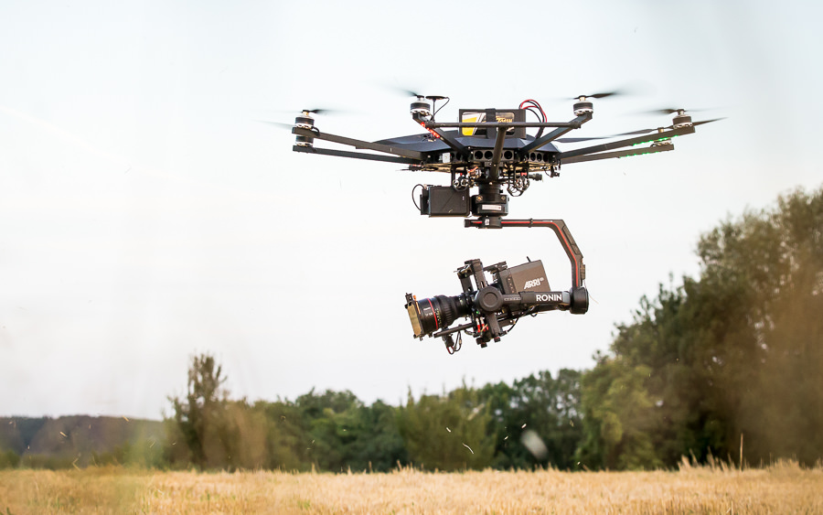 theblackdrone RAWcopter Oktokopter Drohne . Gegenlicht . Morgenstimmung.  Arri Alexa Mini im DJI Ronin 2 Gimbal mit 17-120mm Canon Zoom Brushless Gimbal